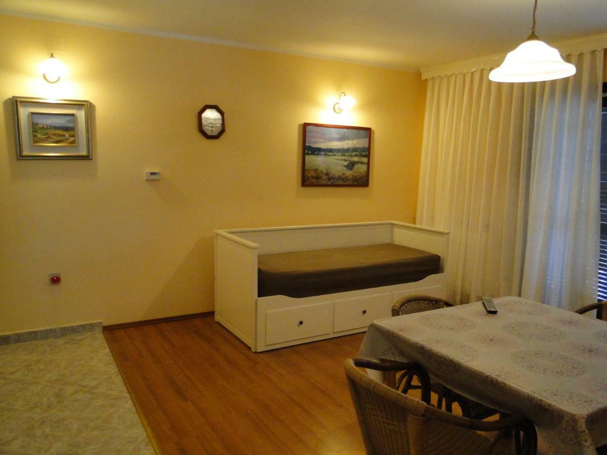 Apartments Villa Maran 乌马格 外观 照片