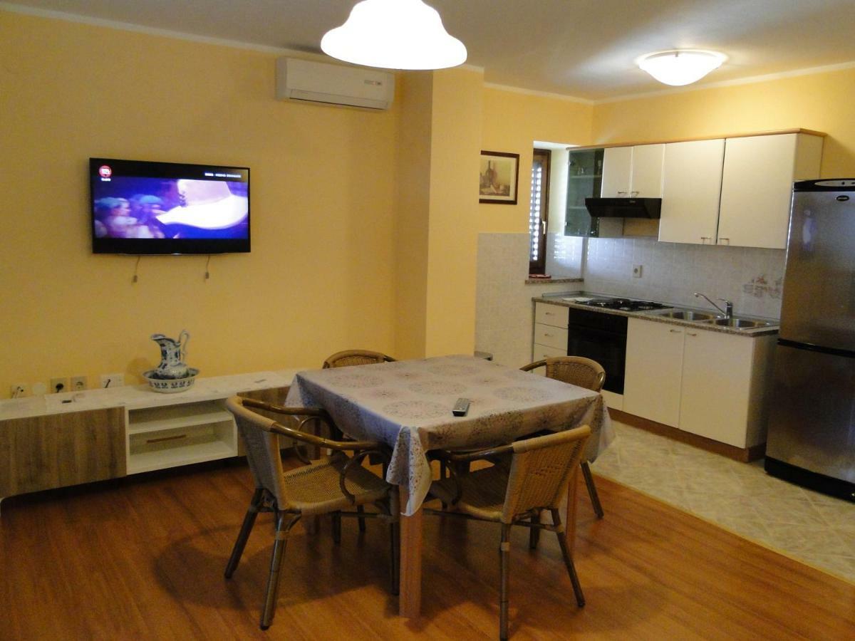 Apartments Villa Maran 乌马格 外观 照片